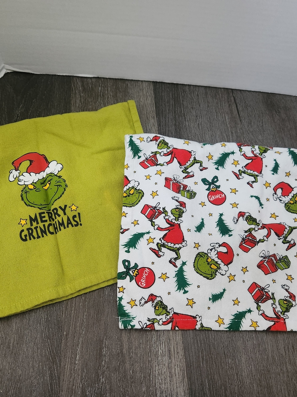 Grinch Holiday Cotton Kitchen Towels - Green & White